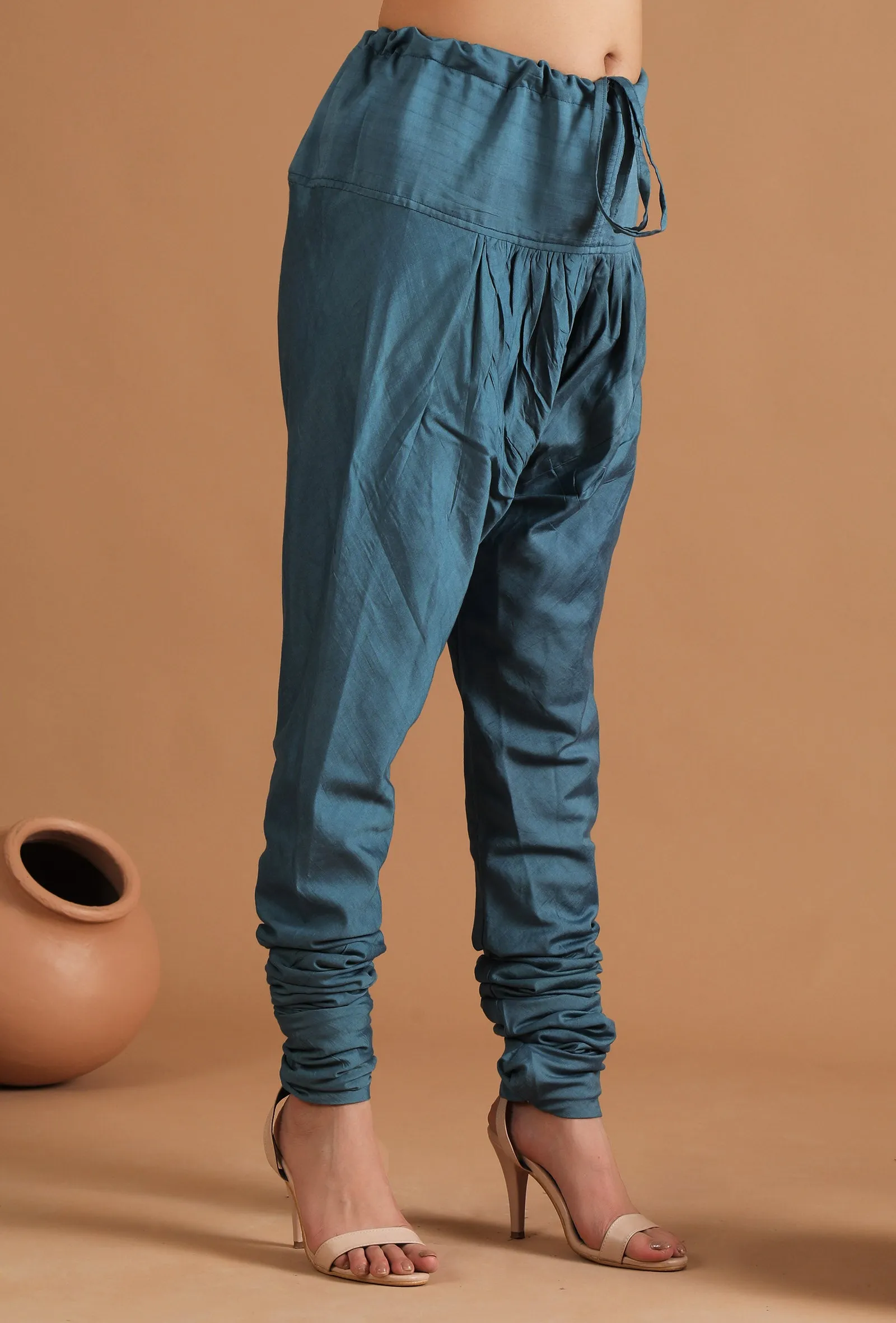 Ekaja Solid Chooridar Pants