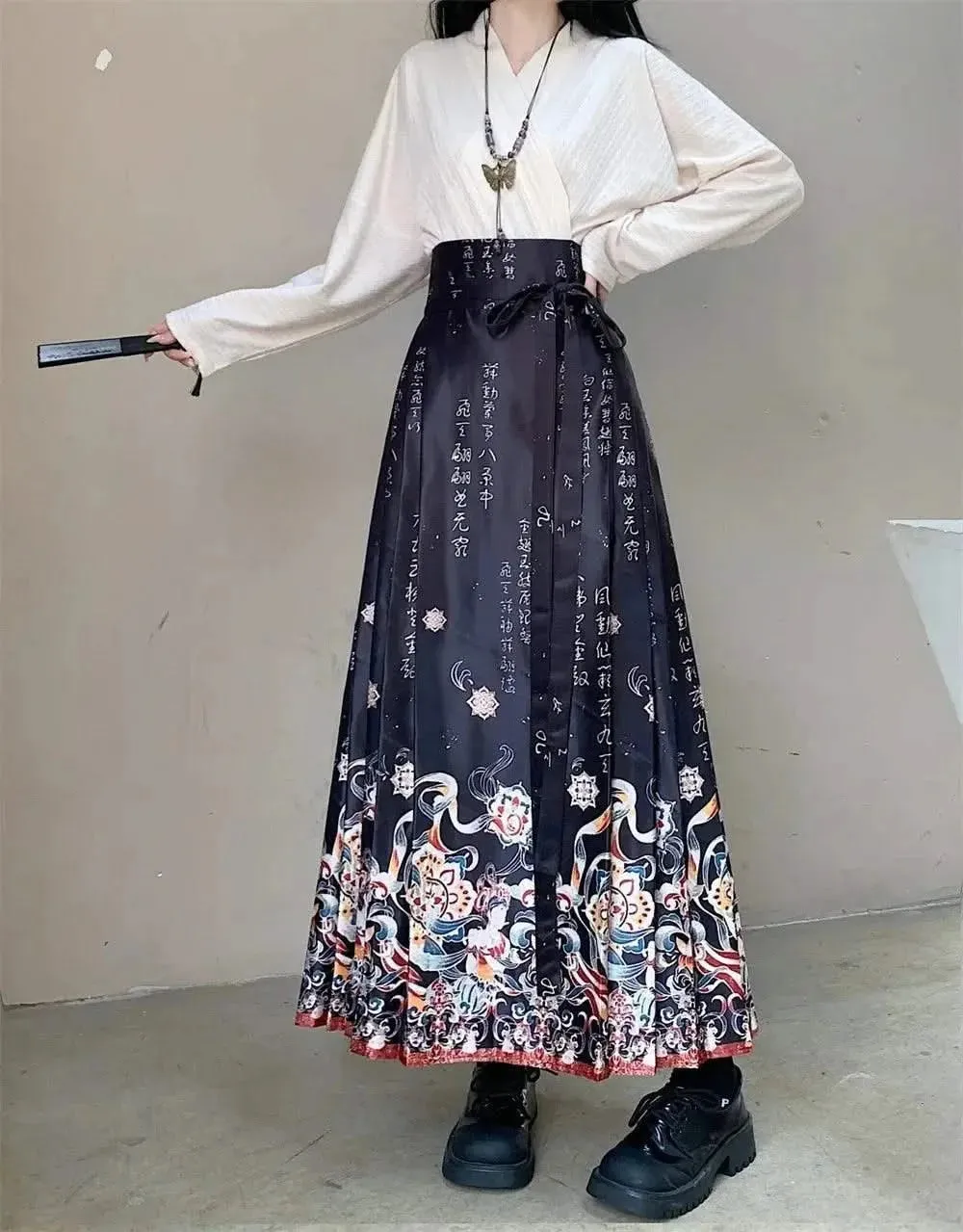 Elegant Chinese Style Pleated Maxi Skirt with Horse Face Print