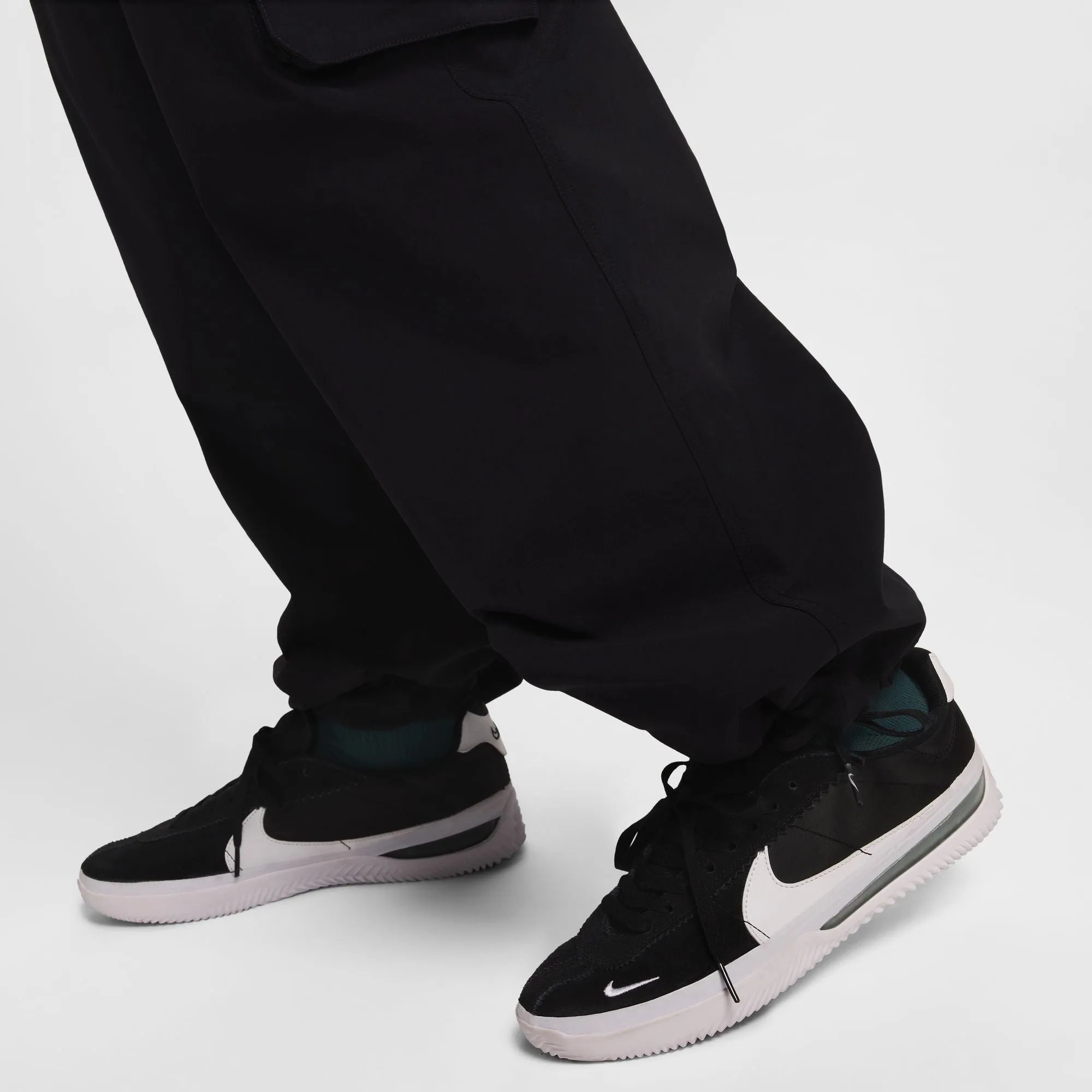 Nike SB Kearny Cargo Skate Pants (Black)